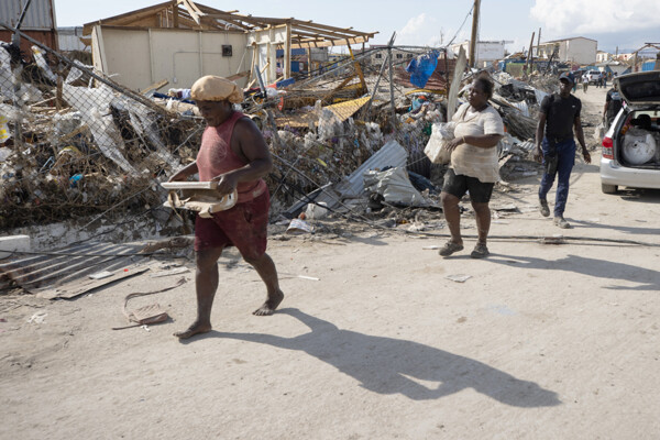 Black River, a Jamaican city destroyed by the hurricane and a scene of looting